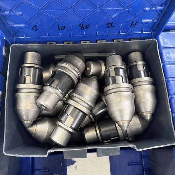 OREM conçoit et fabrique en Algérie des outils de forage robustes et performants pour les chantiers, travaux miniers et applications industrielles.